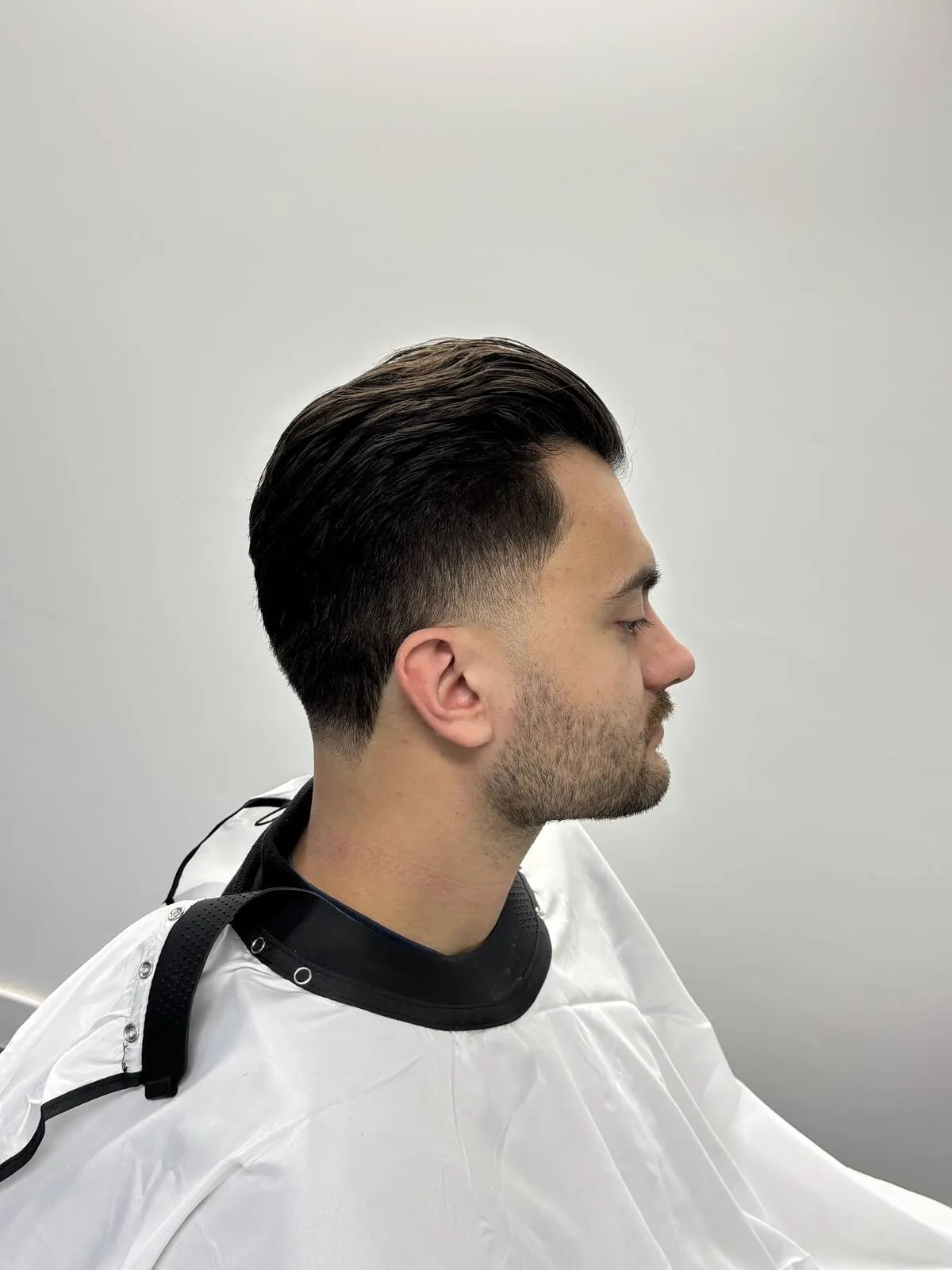 Stylizacja i trymowanie brody w OFF CUT Barbershop